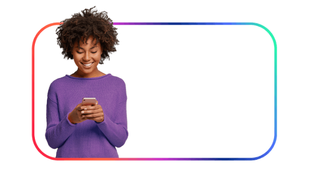 mulher olhando para o celular